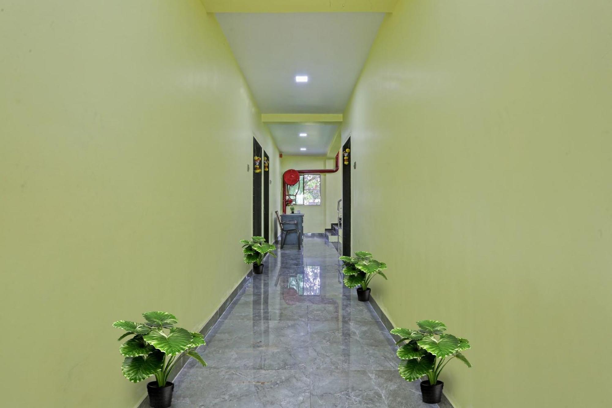 Hotel O Om Sai Residency Lodging And Boarding Taloje Budrukh Dış mekan fotoğraf